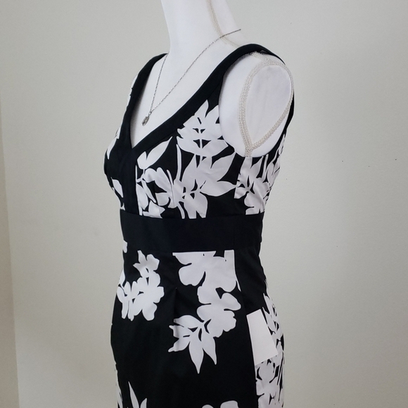 WHBM~Size 2~Black/White Floral Print Cotton Dress. - Picture 6 of 11